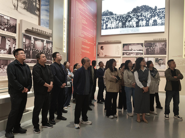 傳承革命精神，凝聚奮進(jìn)力量——公司第一、第六黨支部聯(lián)合開展主題黨日活動